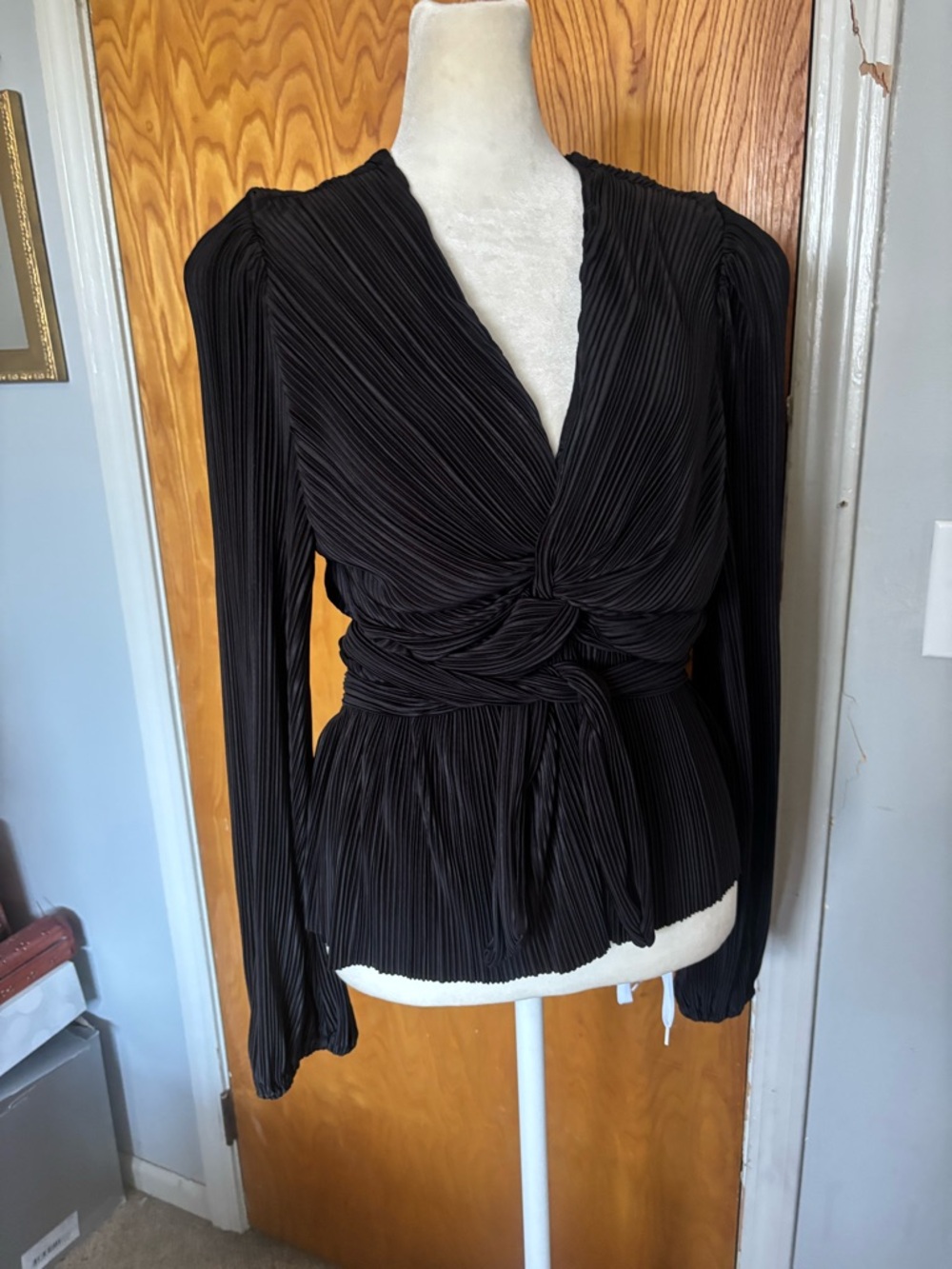 Astr Black Pleated Knot-Front Long Sleeve Blouse